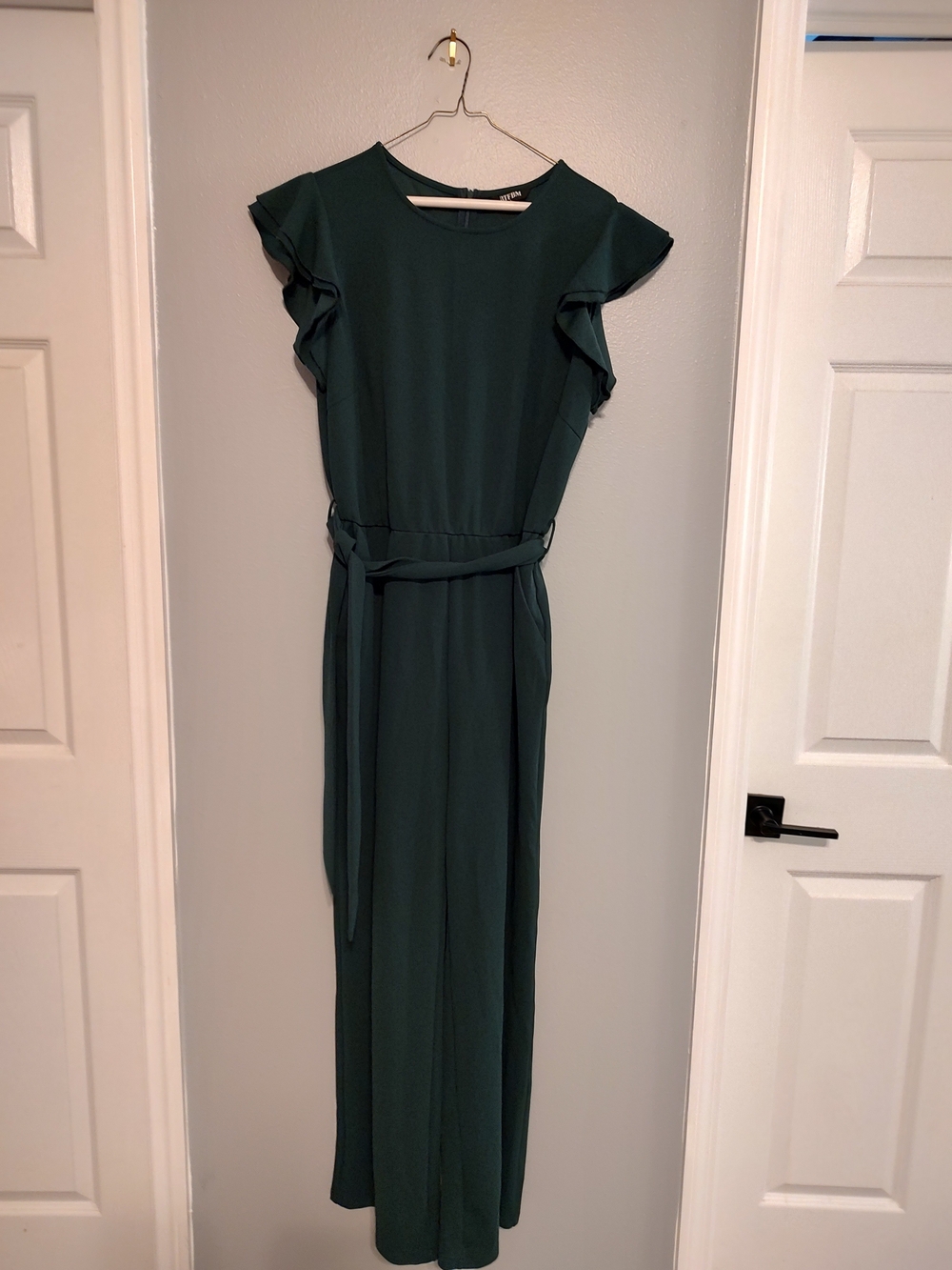 Sleeveless Emerald Green Maxi Dress with Ruffle Shoulders